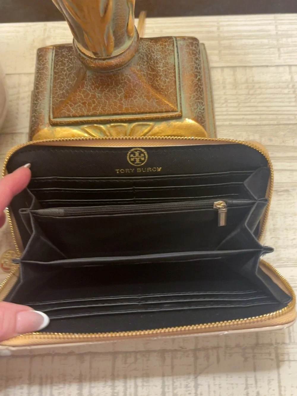 New ~ Tory Burch Cream Patent Leather Zip-Around Wallet Clutch W/Gold Logo